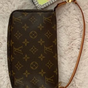 ❌❌SOLD❌❌Louis Vuitton Pochette accessories